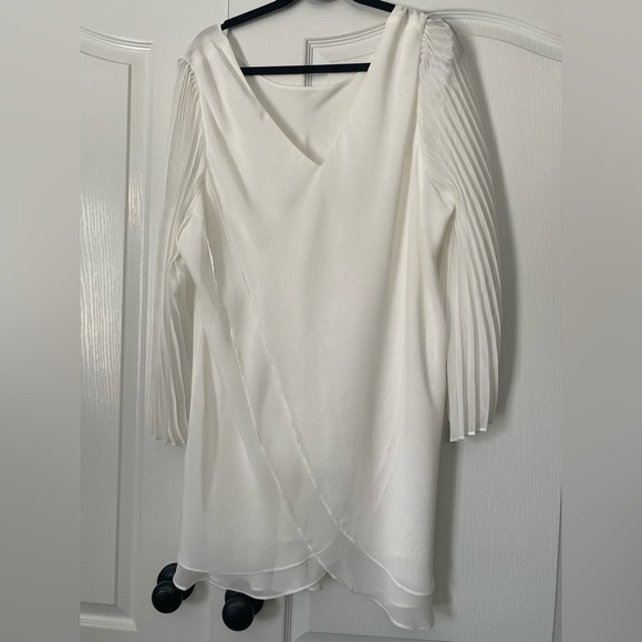 Hot in Hollywood Elegant White V-neck  Pleated Blouse Women’s Size 3X - Picture 1 of 2